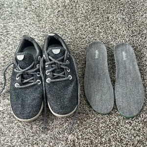 Women’s Allbirds wool runner shoes size 9 in natural grey with light grey sole